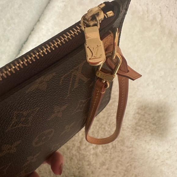 Louis Vuitton Neverfull Wrislet Monogram Print Red Interior - Picture 7 of 11